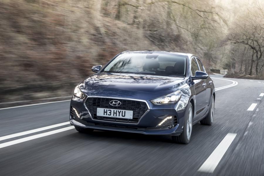  Hyundai i30 Fastback (PD) 2018 года  (UK) (фото 12 из 40)